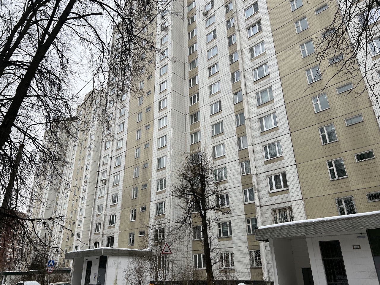 Продается 2- комнатная квартира в г. Мытищи ул. Новомытищинский пр-кт расположенная на 11/17 этажного дома.